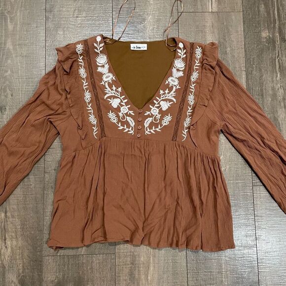 In Loom Women's Boho Peasant Top Size M - Brown with Embroidered Floral Design - Picture 2 of 12